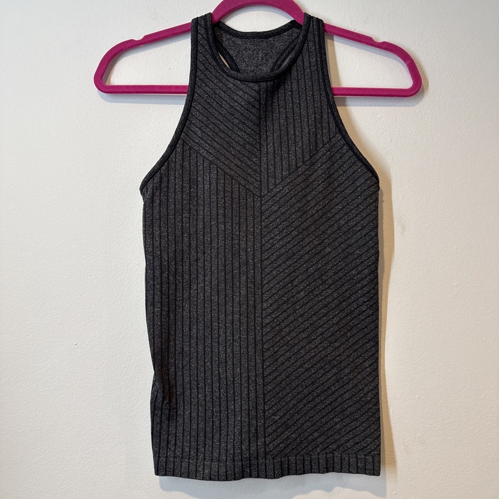 Chic Sculpted Ribbed Racerback Athletic Tank‎ Top Gray Sleek Activewear Small